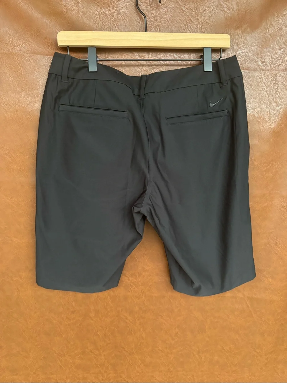 Nike Golf Womens 6 Black Dri Fit Bermuda Shorts Athletic Stretch Golfing 10”